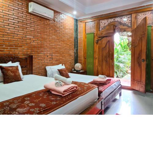 Ndalem Suryo Saptono Guest House