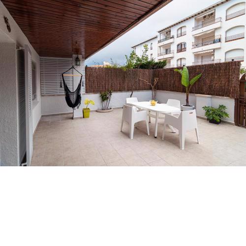 Near beaches renovated heated apartment with large patio