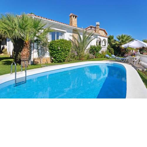 Nerja Villa Sleeps 4 Pool Air Con WiFi