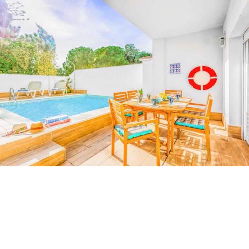 Nerja Villa Sleeps 6 Pool Air Con WiFi