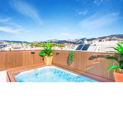 Nerja Villa Sleeps 6 Pool Air Con WiFi