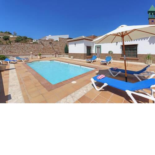 Nerja Villa Sleeps 6 with Pool Air Con and WiFi
