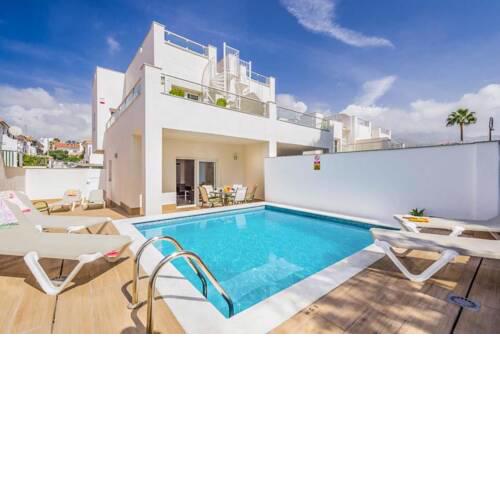Nerja Villa Sleeps 6 with Pool Air Con and WiFi