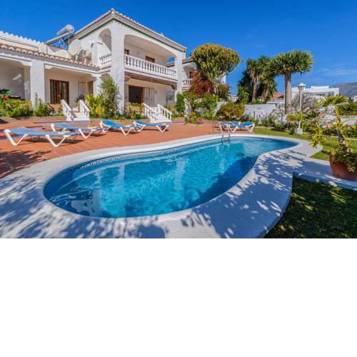 Nerja Villa Sleeps 6 with Pool Air Con and WiFi
