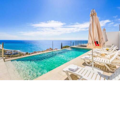 Nerja Villa Sleeps 8 with Pool Air Con and WiFi