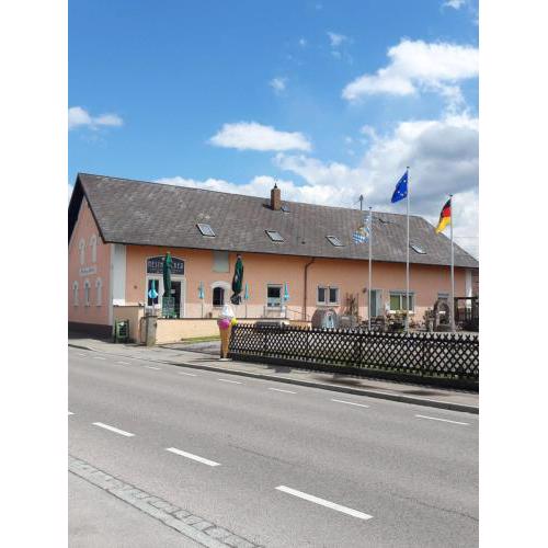 "Nesthocker" Café-Snackbar-Pension-Bauwagencamp