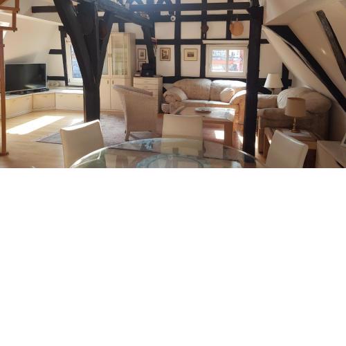 Neu - Penthouse im historischen Fachwerkhaus mit grosser Dachterrasse an zentralster Lage