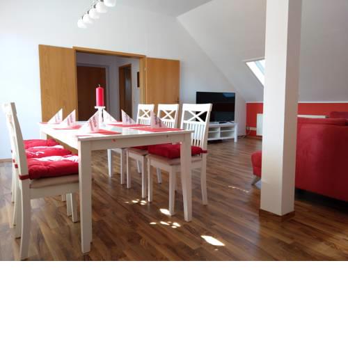 Neu eingerichtetes, grosses Apartment mit drei Schlafzimmern in Schwarzheide