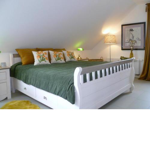 Neu! Studio SAVOIR & VIVRE Adults Only