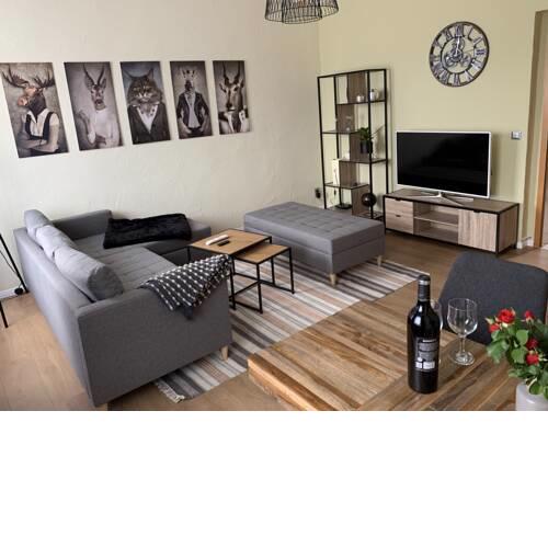 Neu! Stylisches CityApartment mit Netflix,Prime,Parklplatz,BHFnahe