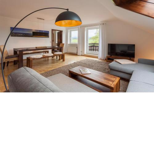 Neue 97,5 qm Ferienwohnung, Balkon und Parkplatz