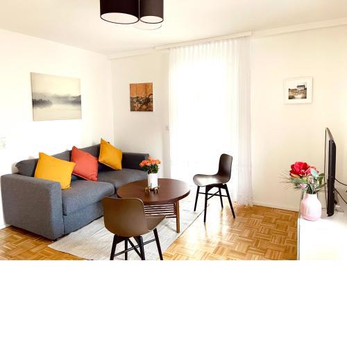Neues, stillvoll eingerichtetes Apartment mit Wintergarten und Terrasse