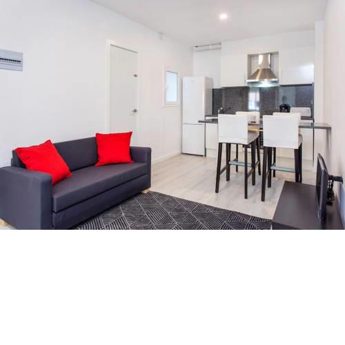 New! 3 bed flat 5 min from Torrasa subway