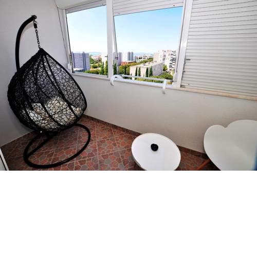 New and sunny apartment 5 min from beach Trstenik