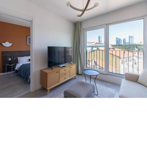 New Comfort Chic 1BR Residence w/ Shuttle+Gym #128