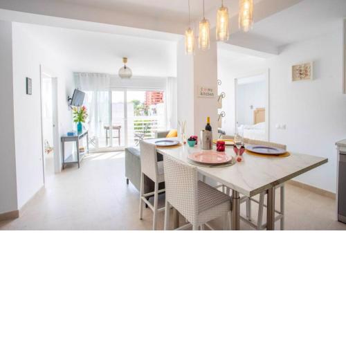 NEW fantastic location 2 Bed, 2 bath Apartment 150m from the beach, central Estepona