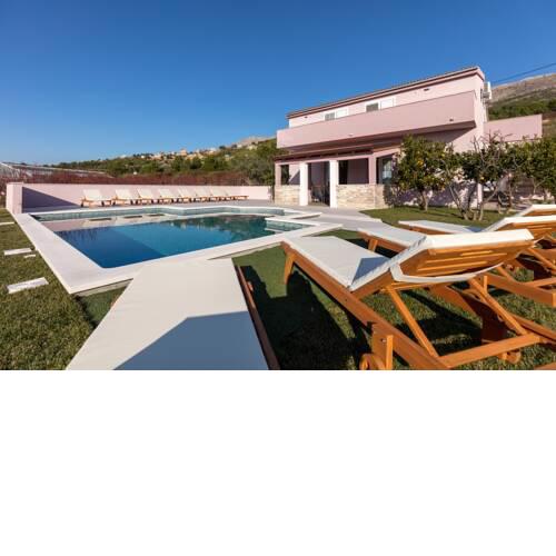 NEW! Isolated, Cosy 5BR with Priv. Pool near Split