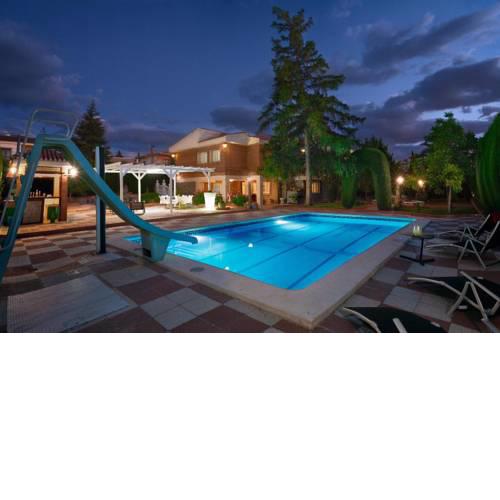 NEW. LUXURY VILLA C&C. JARDÍN, PISCINA Y BARBACOA