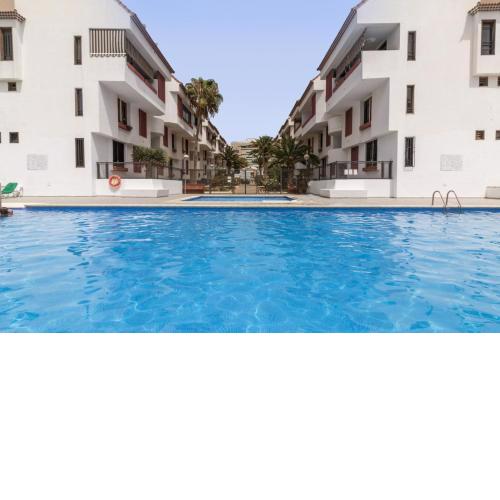 NEW Modern Apartment with pool