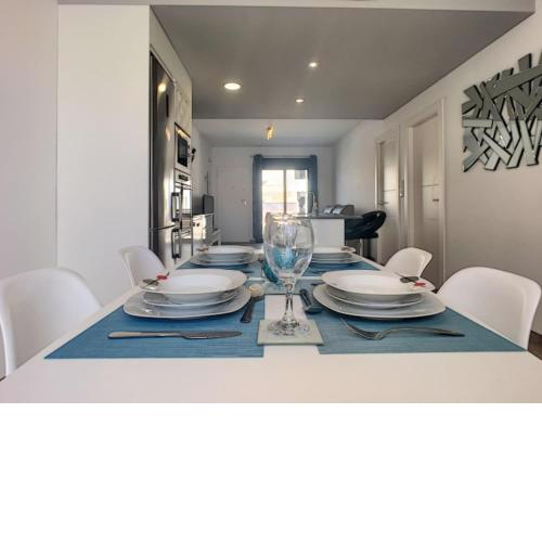 New Modern Immaculate 2 Bed 6 guestApartment Bobby