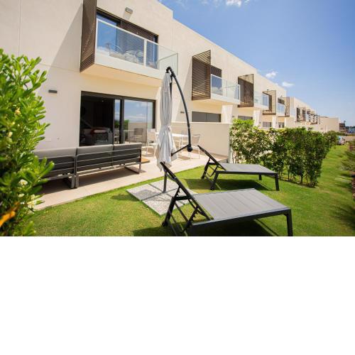 New Modern Townhouse with great Views/3BRMS/3BTHS