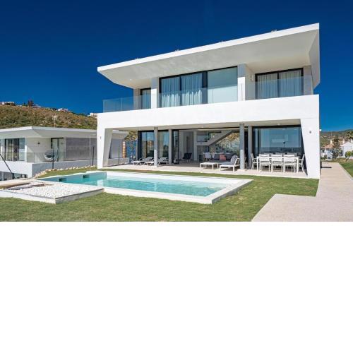 New modern villa with sea views and private pool
