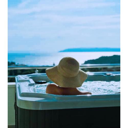 New penthouse 125m2 / jacuzzi / beautiful sea, city and island view
