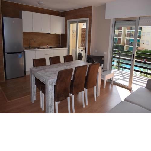 New Refurbished Seafront 4 Bedroom Apt with Private Car Parking Space
