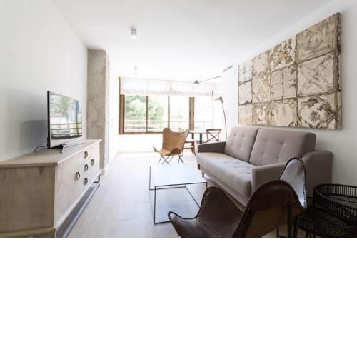 New San Juan beach apartment with AC