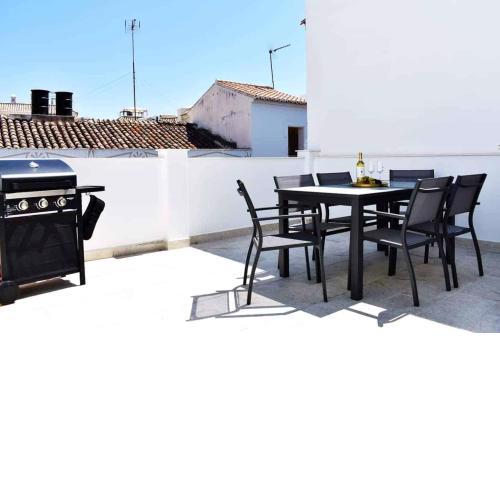 New Townhouse in the heart of Nerja with Jacuzzi
