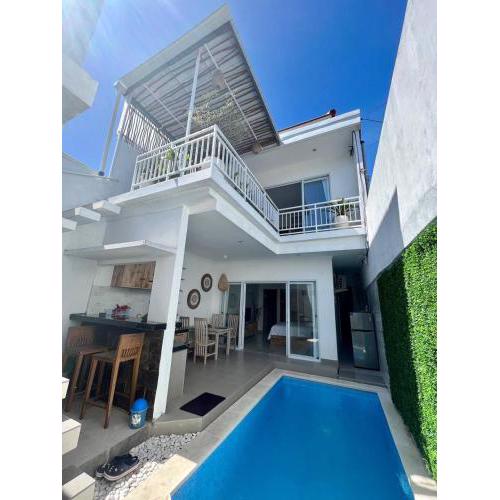 New two-storey villa with swimming pool