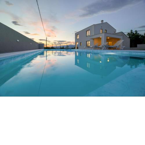 NEW Villa Buterin with heated pool