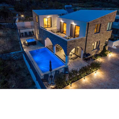 NEW! Villa EDEN with heated private pool, a hydromassage, a Hot-tub, fun zone with Treadmill, 4 en-suite bedrooms