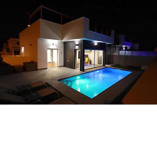 New villa with rooftop terrace and pool