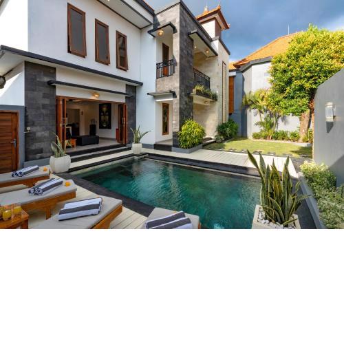 NEWLY Listed 5 bd Spacious Villa 250m's to Beach