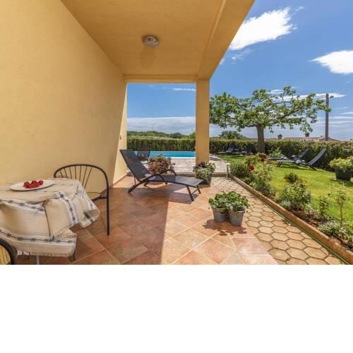 Newly renovated one bedroom apartment with shared pool for up to 2 guests