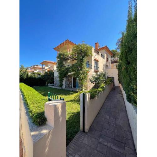 Newly renovated, Spacious, Bright Villa 5 minutes to the Beach