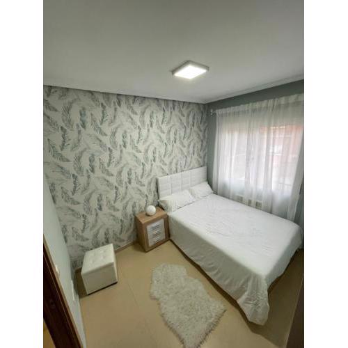 Next to airport!Queen double bed + Private bathroom