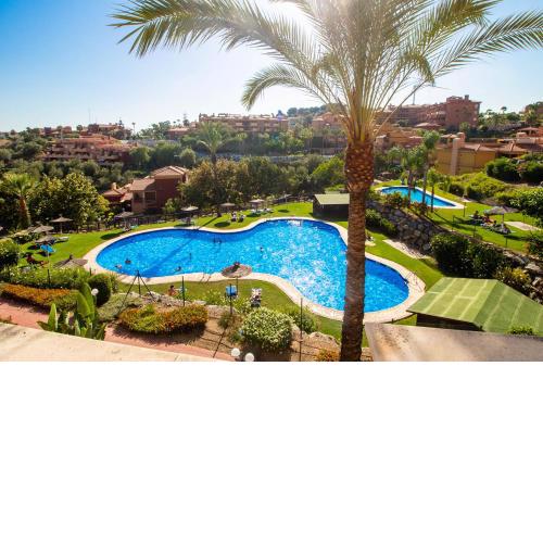 Nice and spacious apartment with underground parking in lovely urbanisation with pools and Jacuzzis.