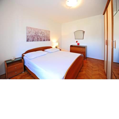 Nice apartment Duje-near the beach