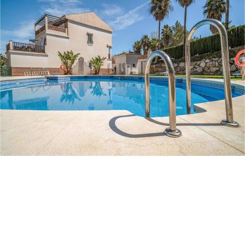 Nice apartment in Alhaurín de la Torre with Outdoor swimming pool, WiFi and 2 Bedrooms