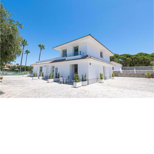 Nice apartment in Barbate with Outdoor swimming pool, WiFi and Swimming pool