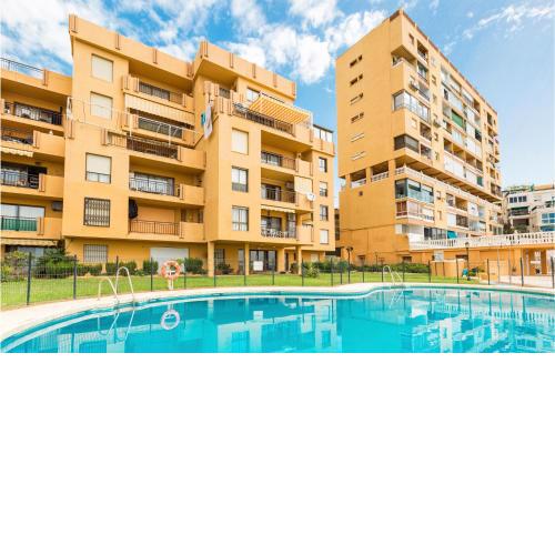 Nice apartment in Benalmadena with Outdoor swimming pool, WiFi and 3 Bedrooms