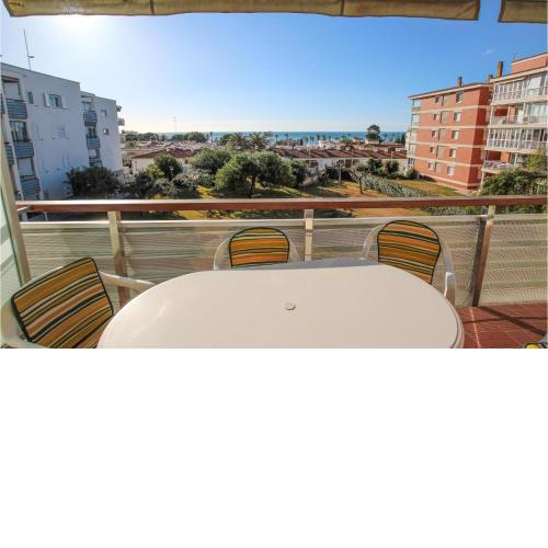 Nice apartment in Cambrils with 3 Bedrooms