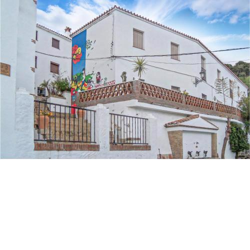 Nice apartment in Genalguacil with Outdoor swimming pool, WiFi and 2 Bedrooms