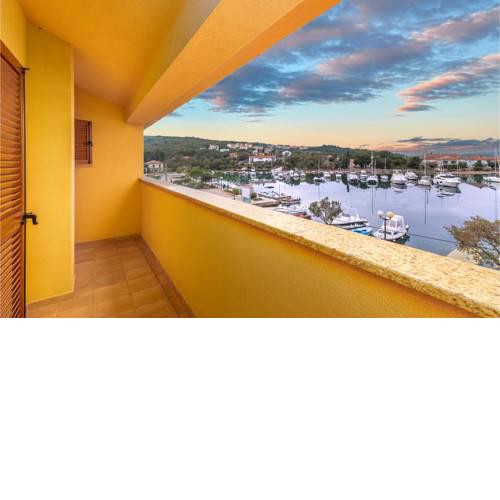 Nice apartment in Klimno w/ 2 Bedrooms