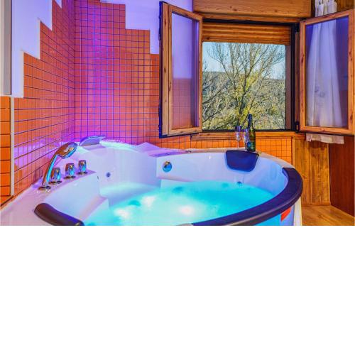 Nice apartment in La Omañuela with WiFi and 1 Bedrooms