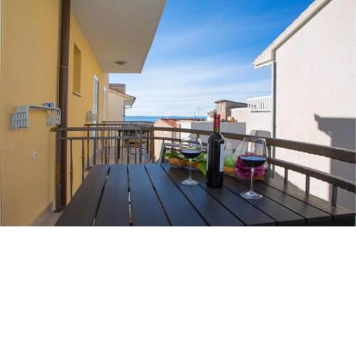 Nice apartment in Makarska with WiFi