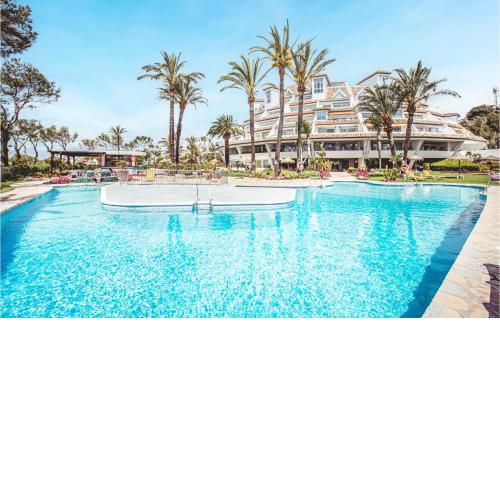 Nice apartment in Málaga with Outdoor swimming pool, WiFi and 2 Bedrooms
