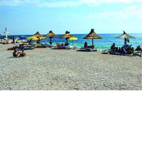 Nice apartment in Podstrana w/ Outdoor swimming pool, WiFi and 3 Bedrooms